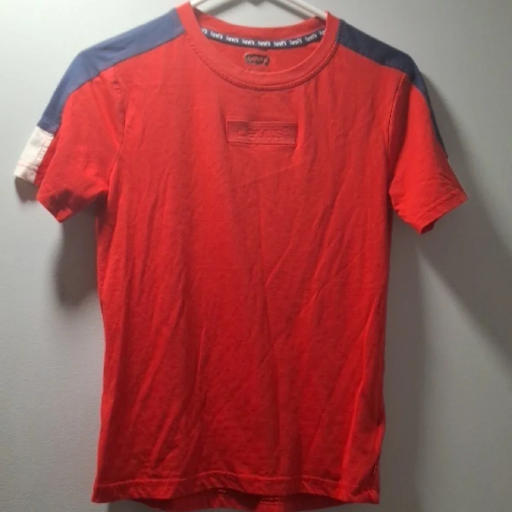 Levi's Red and Navy Short Sleeve‎ Tee. CAJA # 2 A